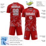 Maillot de football à sublimation gris-blanc, courbes rouges, lignes personnalisées