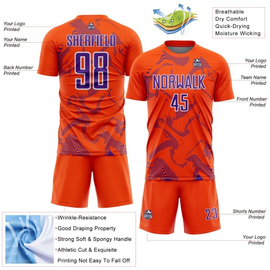 Maillot de football personnalisé violet et blanc, lignes orange et courbes uniformes, sublimation Maillot de football personnalisé violet et blanc, lignes orange et courbes uniformes, sublimation