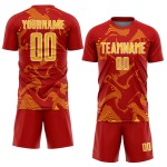 Maillot de football personnalisé à sublimation, courbe rouge, lignes dorées et blanches