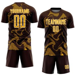 Maillot de football marron personnalisé, lignes courbes, uniforme de sport par sublimation, or et blanc Maillot de football marron personnalisé, lignes courbes, uniforme de sport par sublimation, or et blanc